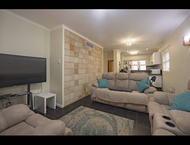 2 BEDROOM APARTMENT FOR SALE IN UMHLANGA CENTRAL